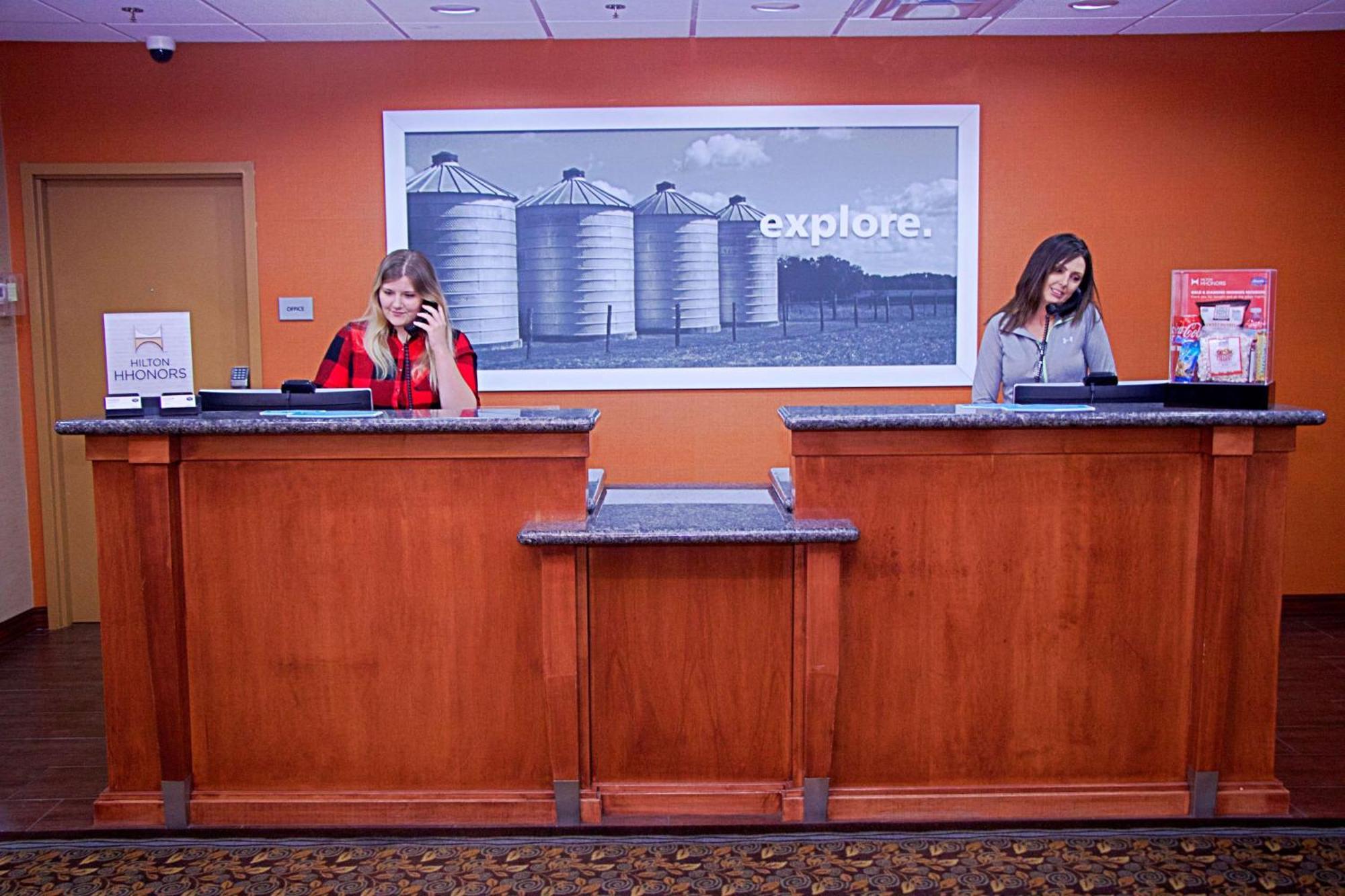 Hampton Inn Sidney Esterno foto